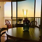 Apartment ***** Just Do It : Take My Superhost Lovin' Place